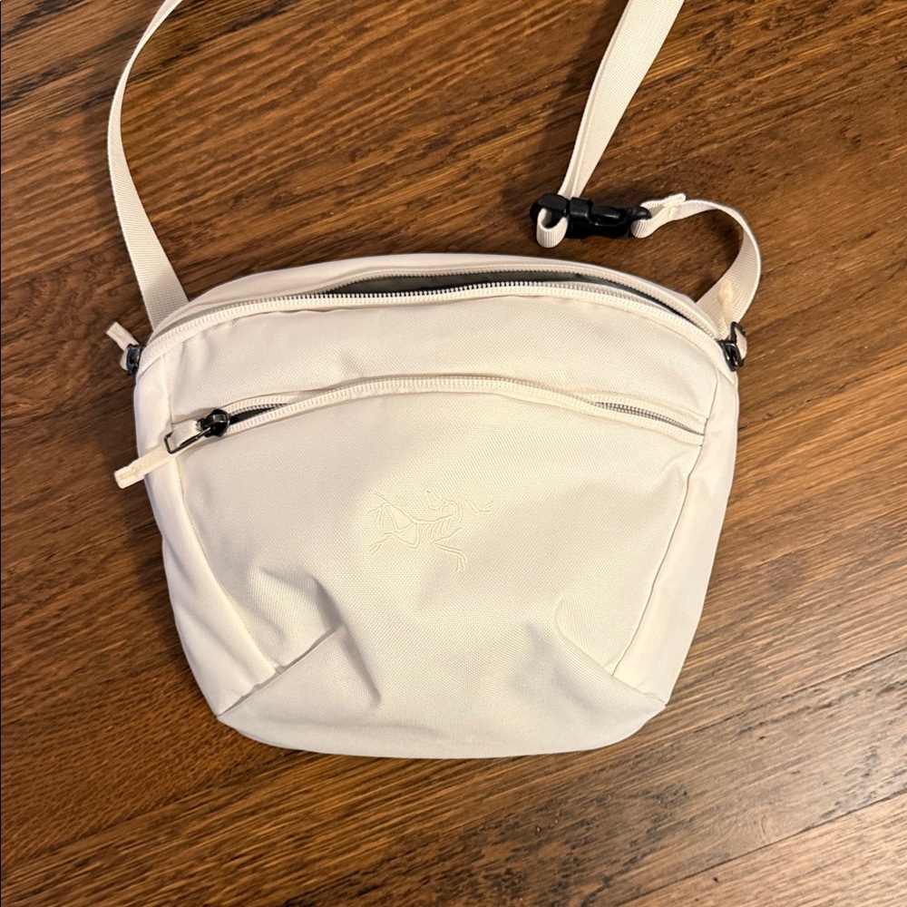 Arc'teryx Off-White Mantis 2 Bag